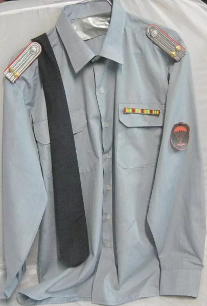 NVA Hemd Fallschirmjäger Leutnant